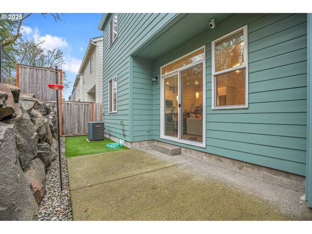 1483 19TH Ave, Forest Grove, OR 97116