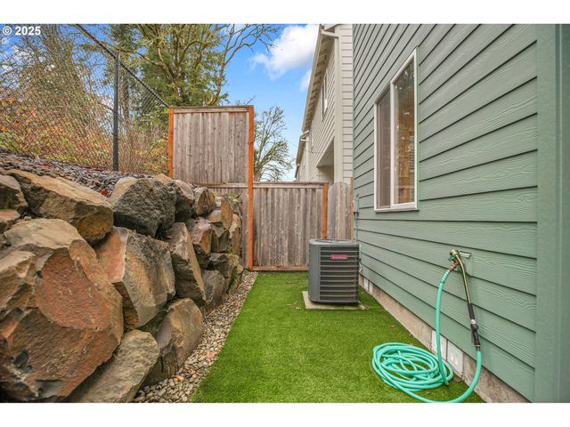 1483 19TH Ave, Forest Grove, OR 97116