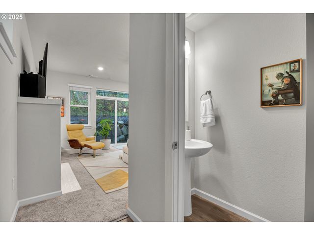 1483 19TH Ave, Forest Grove, OR 97116