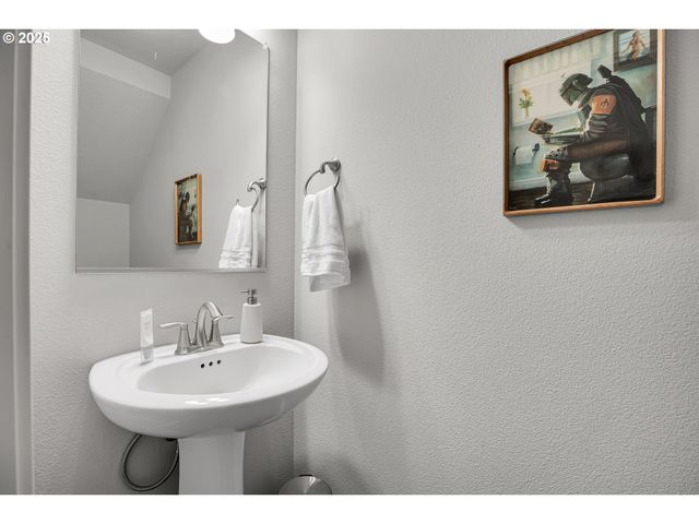 1483 19TH Ave, Forest Grove, OR 97116