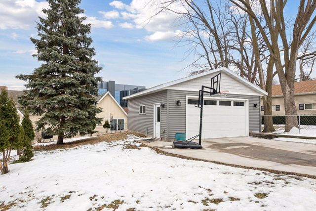 412 15th Avenue SW, Rochester, MN 55902