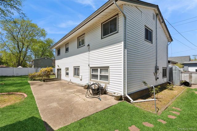 6 Clarke Street, Brentwood, NY 11717