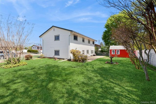 6 Clarke Street, Brentwood, NY 11717