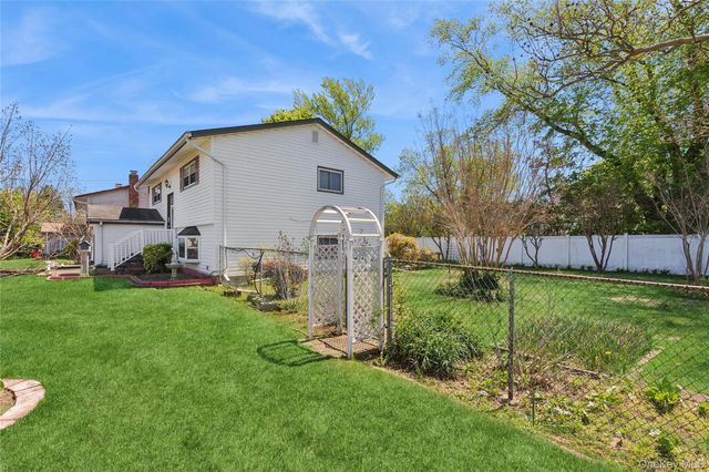 6 Clarke Street, Brentwood, NY 11717