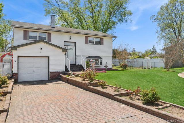 6 Clarke Street, Brentwood, NY 11717
