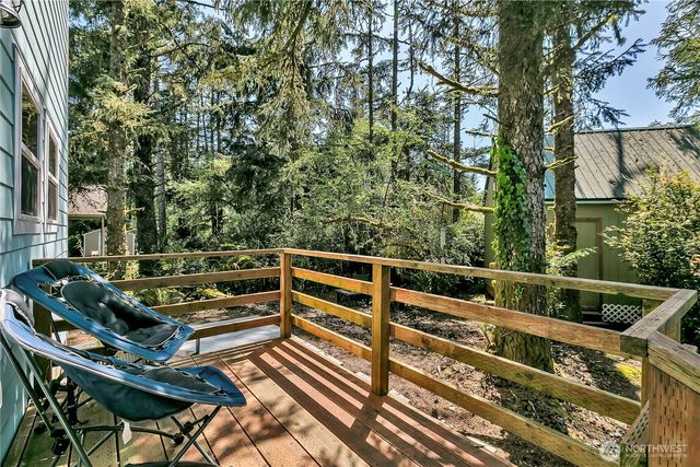 929 Discovery Avenue SE, Ocean Shores, WA 98569