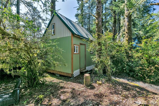 929 Discovery Avenue SE, Ocean Shores, WA 98569