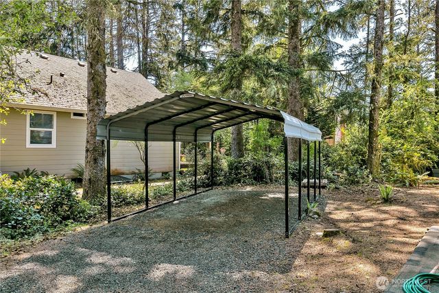 929 Discovery Avenue SE, Ocean Shores, WA 98569