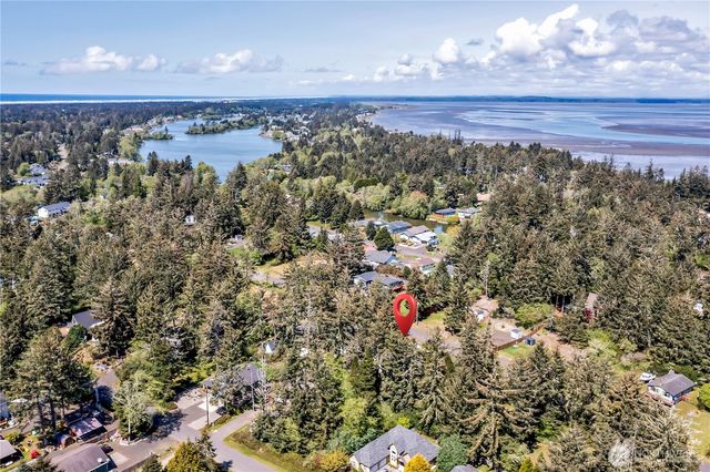 929 Discovery Avenue SE, Ocean Shores, WA 98569