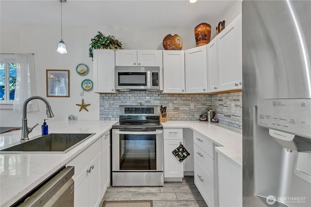 929 Discovery Avenue SE, Ocean Shores, WA 98569