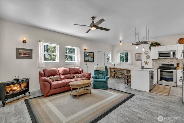 929 Discovery Avenue SE, Ocean Shores, WA 98569