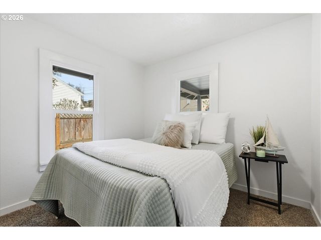 109 W JEFFERSON St, Bingen, WA 98605