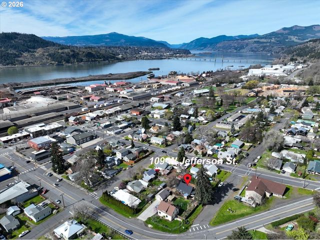 109 W JEFFERSON St, Bingen, WA 98605