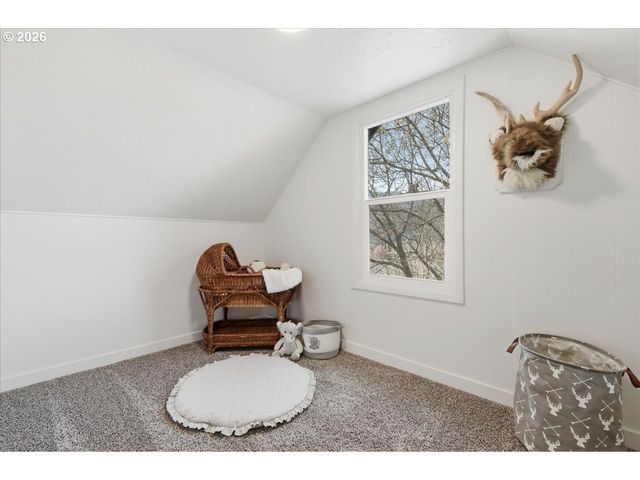 109 W JEFFERSON St, Bingen, WA 98605