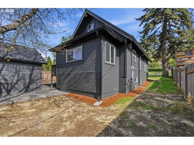 109 W JEFFERSON St, Bingen, WA 98605