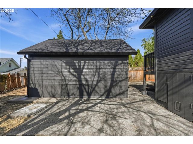 109 W JEFFERSON St, Bingen, WA 98605