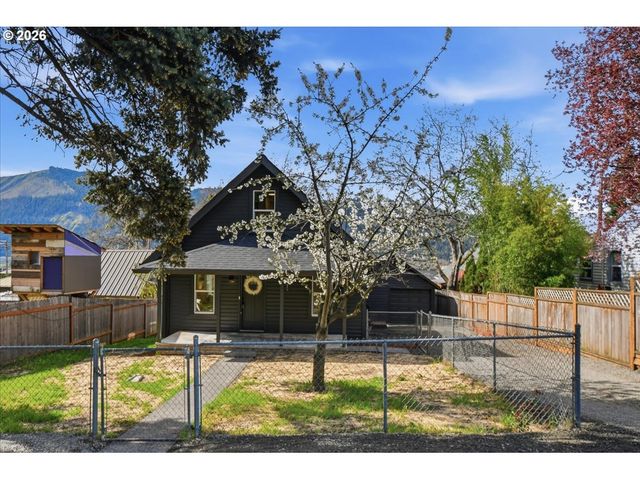 109 W JEFFERSON St, Bingen, WA 98605