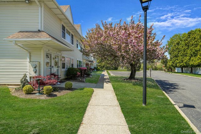 8 Gazebo Lane 8, Holtsville, NY 11742