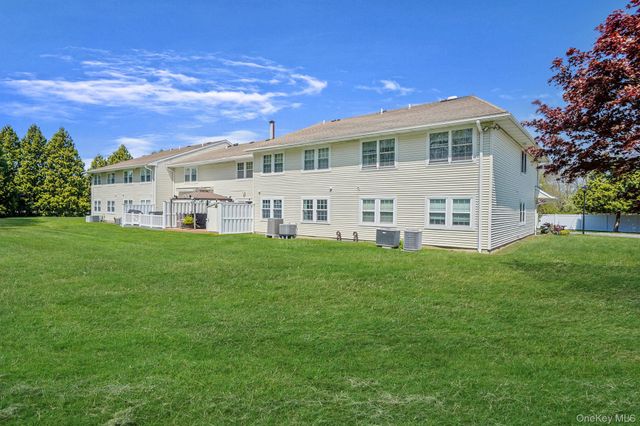 8 Gazebo Lane 8, Holtsville, NY 11742