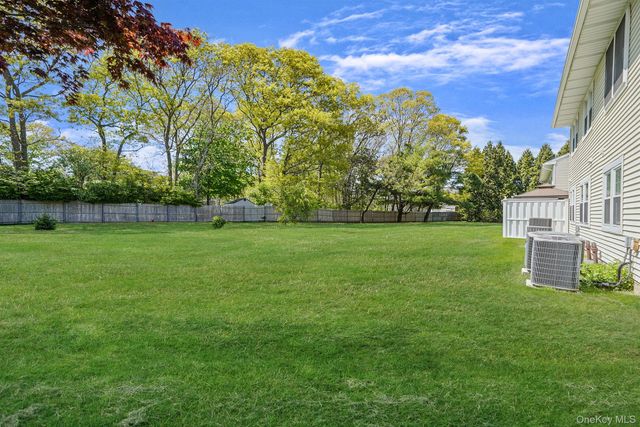 8 Gazebo Lane 8, Holtsville, NY 11742