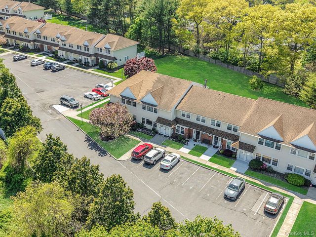 8 Gazebo Lane 8, Holtsville, NY 11742
