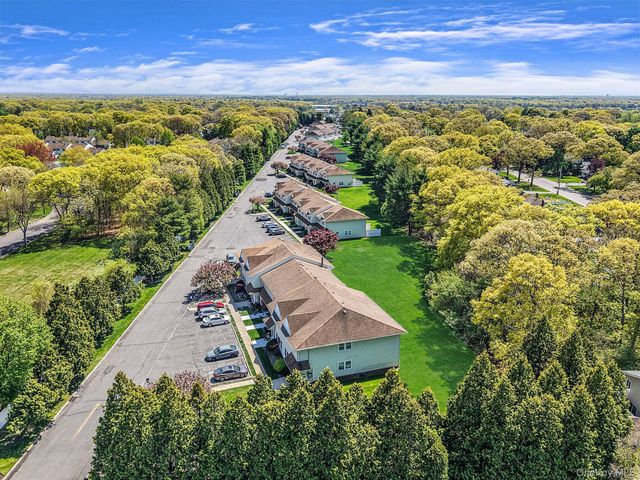 8 Gazebo Lane 8, Holtsville, NY 11742