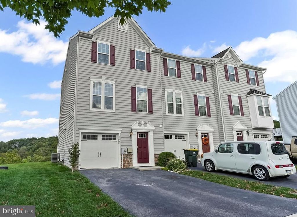 1843 HONEYSUCKLE CT, Downingtown, PA 19335