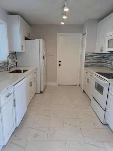 9448 Saddlebrook Drive, Boca Raton, FL 33496