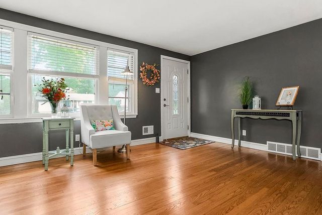 8817 W 82nd Terrace, Overland Park, KS 66204