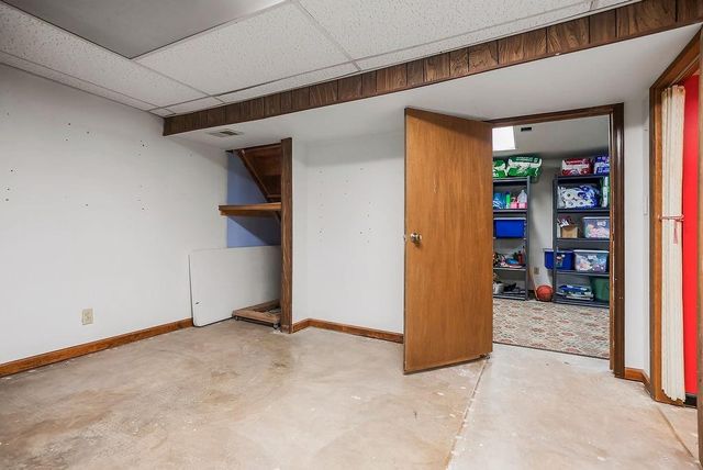 8817 W 82nd Terrace, Overland Park, KS 66204