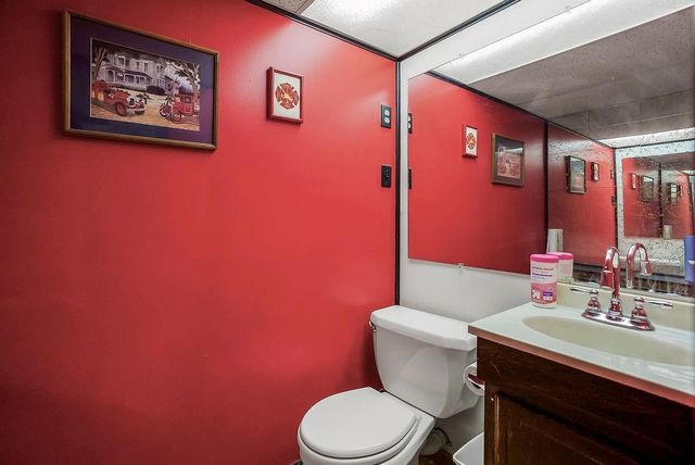 8817 W 82nd Terrace, Overland Park, KS 66204