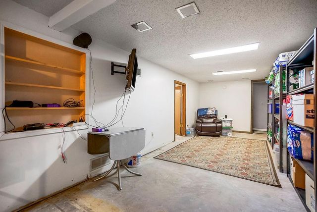8817 W 82nd Terrace, Overland Park, KS 66204