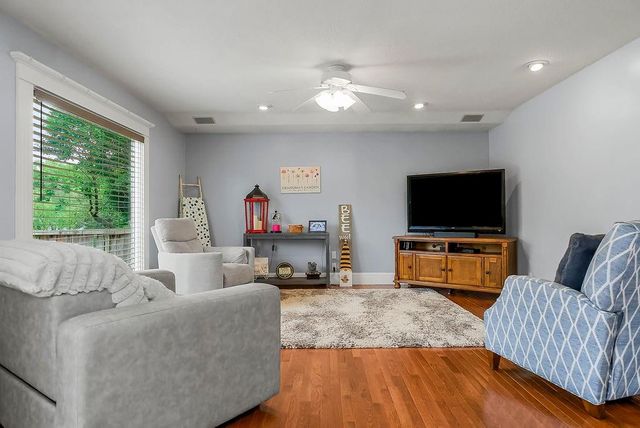 8817 W 82nd Terrace, Overland Park, KS 66204