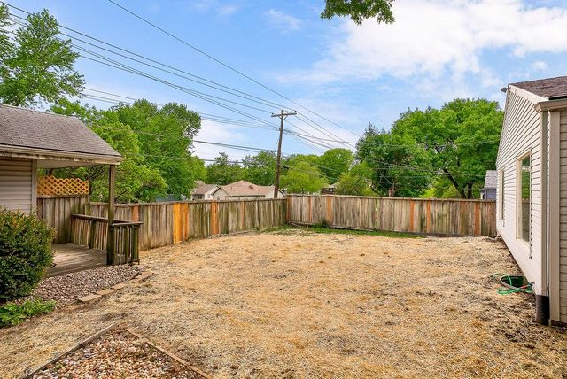 8817 W 82nd Terrace, Overland Park, KS 66204