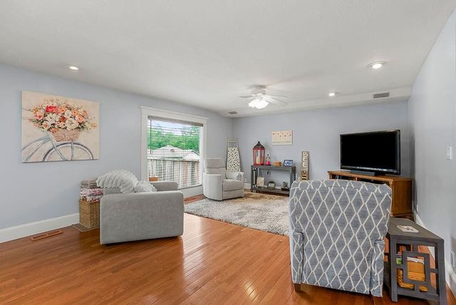 8817 W 82nd Terrace, Overland Park, KS 66204