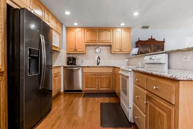 8817 W 82nd Terrace, Overland Park, KS 66204