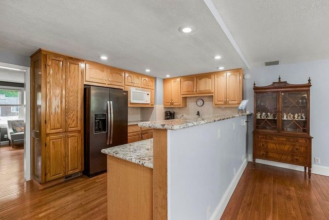 8817 W 82nd Terrace, Overland Park, KS 66204