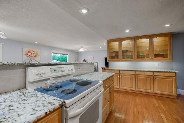 8817 W 82nd Terrace, Overland Park, KS 66204