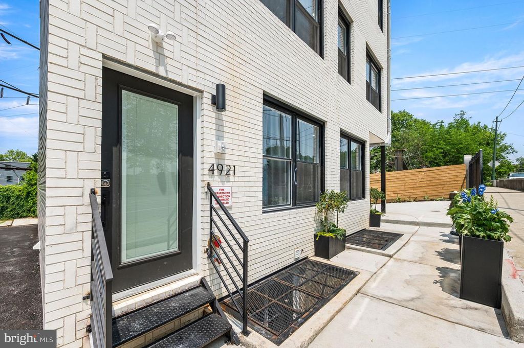 4921 CHESTER AVE, Philadelphia, PA 19143