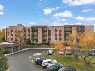 1101 S Hunt Club Drive 414, Mount Prospect, IL 60056