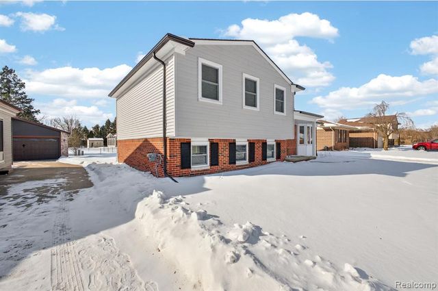 14544 Suffield Lane, Sterling Heights, MI 48312