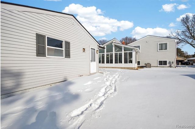 14544 Suffield Lane, Sterling Heights, MI 48312