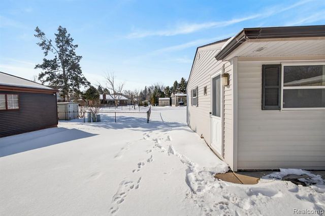 14544 Suffield Lane, Sterling Heights, MI 48312