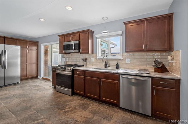 14544 Suffield Lane, Sterling Heights, MI 48312