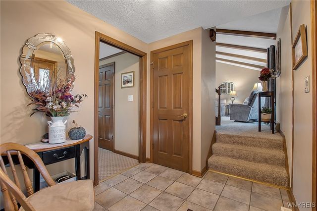 10 Mcintosh Drive, Lockport City, NY 14094