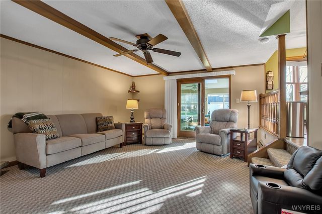 10 Mcintosh Drive, Lockport City, NY 14094