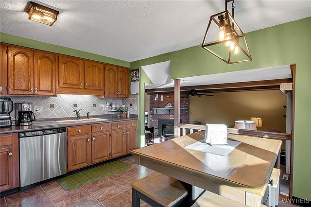 10 Mcintosh Drive, Lockport City, NY 14094