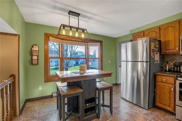 10 Mcintosh Drive, Lockport City, NY 14094