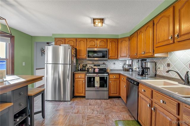 10 Mcintosh Drive, Lockport City, NY 14094