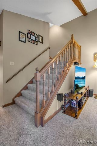 10 Mcintosh Drive, Lockport City, NY 14094